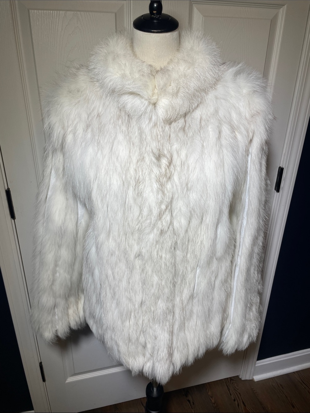 Vintage SAGA FOX White Fur Jacket Coat White Silver Murano Blue Fox Size M